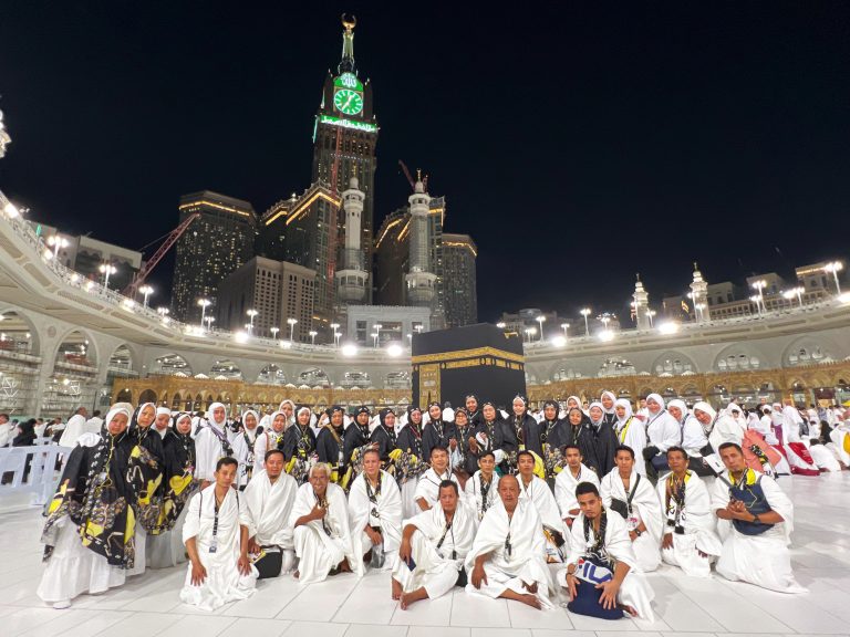 jamaah setelah melaksanakan tawaf