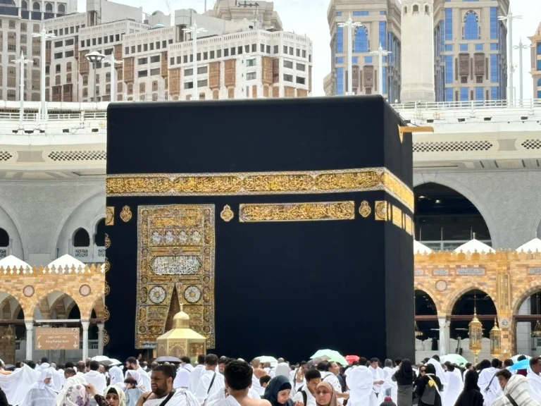 Ternyata Kiswah Ka’bah Tidak Selalu Berwarna Hitam!