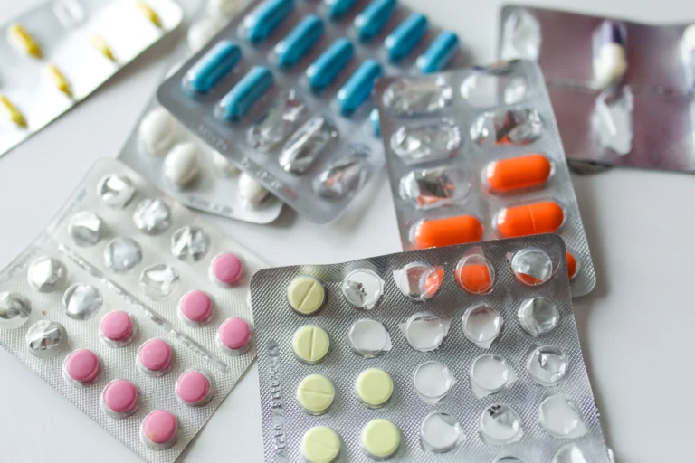 Awas Sakit! Ini Daftar Obat Yang Wajib Dibawa Saat Umroh