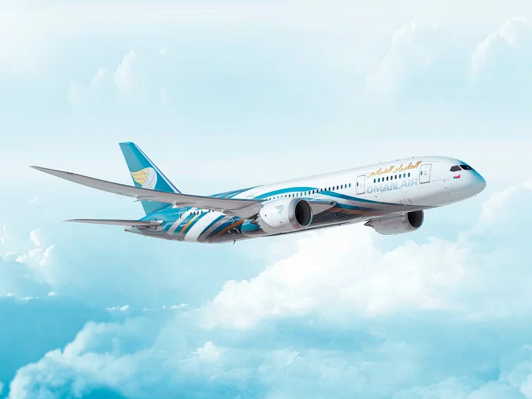 Review Umroh Pakai Oman Air, Apa Saja Keunggulannya?